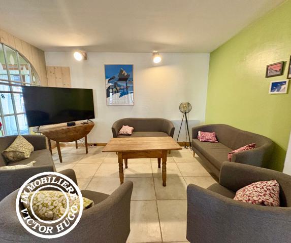 À VENDRE – APPARTEMENT ET MURS COMMERCIAUX AU CŒUR DU VILLAGE DE VENOSC – LES DEUX ALPES