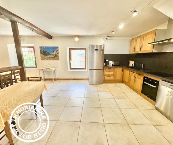 À VENDRE – APPARTEMENT ET MURS COMMERCIAUX AU CŒUR DU VILLAGE DE VENOSC – LES DEUX ALPES