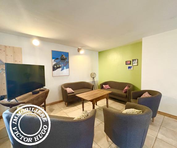 À VENDRE – APPARTEMENT ET MURS COMMERCIAUX AU CŒUR DU VILLAGE DE VENOSC – LES DEUX ALPES