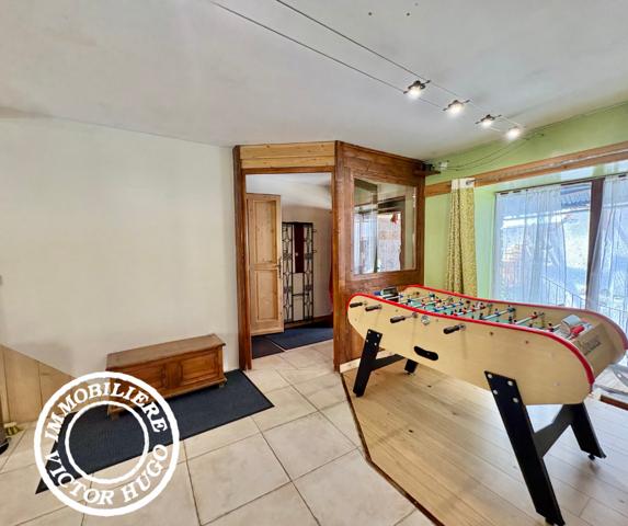 À VENDRE – APPARTEMENT ET MURS COMMERCIAUX AU CŒUR DU VILLAGE DE VENOSC – LES DEUX ALPES