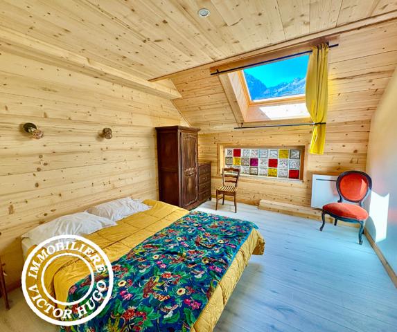 À VENDRE – APPARTEMENT ET MURS COMMERCIAUX AU CŒUR DU VILLAGE DE VENOSC – LES DEUX ALPES