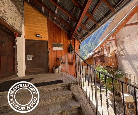 À VENDRE – APPARTEMENT ET MURS COMMERCIAUX AU CŒUR DU VILLAGE DE VENOSC – LES DEUX ALPES