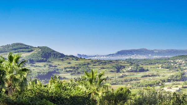 Maison à vendre 6 pièces LE BEAUSSET (83) - Vue mer - Grande piscine - T2 indépendant - Cave - Calme - Proche centre