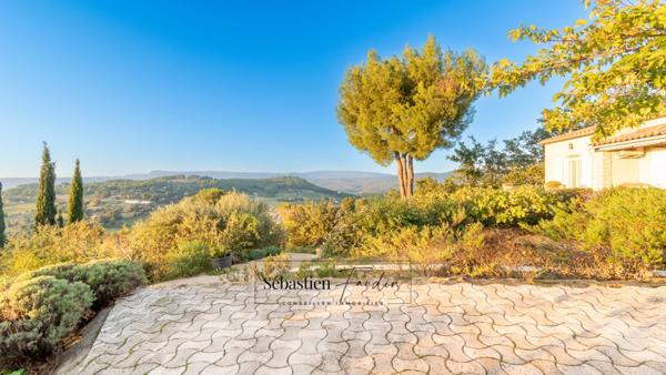 Maison à vendre 6 pièces LE BEAUSSET (83) - Vue mer - Grande piscine - T2 indépendant - Cave - Calme - Proche centre