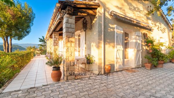 Maison à vendre 6 pièces LE BEAUSSET (83) - Vue mer - Grande piscine - T2 indépendant - Cave - Calme - Proche centre