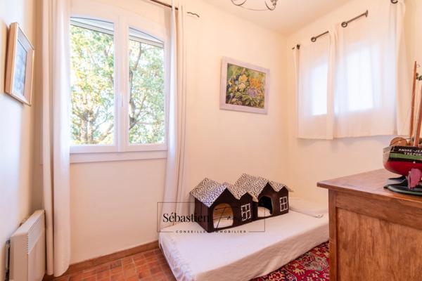 Maison à vendre 6 pièces LE BEAUSSET (83) - Vue mer - Grande piscine - T2 indépendant - Cave - Calme - Proche centre