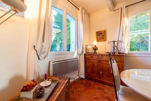 Maison à vendre 6 pièces LE BEAUSSET (83) - Vue mer - Grande piscine - T2 indépendant - Cave - Calme - Proche centre