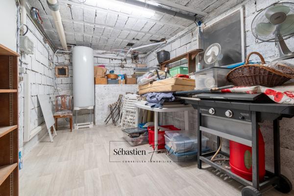 Maison à vendre 6 pièces LE BEAUSSET (83) - Vue mer - Grande piscine - T2 indépendant - Cave - Calme - Proche centre