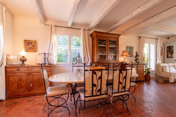 Maison à vendre 6 pièces LE BEAUSSET (83) - Vue mer - Grande piscine - T2 indépendant - Cave - Calme - Proche centre