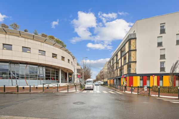 Bureaux à vendre à Nanterre avec terrasse et accès PMR dans quartier recherché