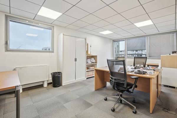 Bureaux à vendre à Nanterre avec terrasse et accès PMR dans quartier recherché