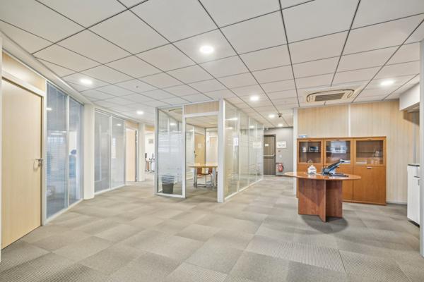 Bureaux à vendre à Nanterre avec terrasse et accès PMR dans quartier recherché
