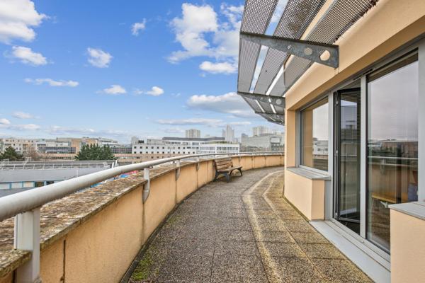 Bureaux à vendre à Nanterre avec terrasse et accès PMR dans quartier recherché