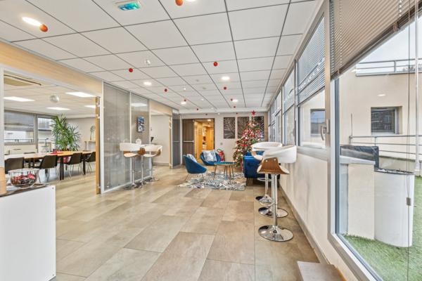 Bureaux à vendre à Nanterre avec terrasse et accès PMR dans quartier recherché
