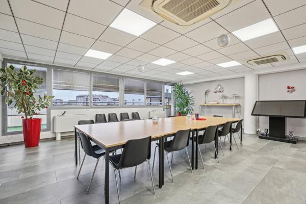 Bureaux à vendre à Nanterre avec terrasse et accès PMR dans quartier recherché
