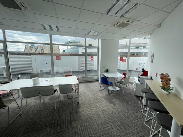 A LOUER POITIERS PROCHE DES CORDELIERS TRES LUMINEUX BUREAUX 80m² AVEC TERRASSE PRIVATIVE