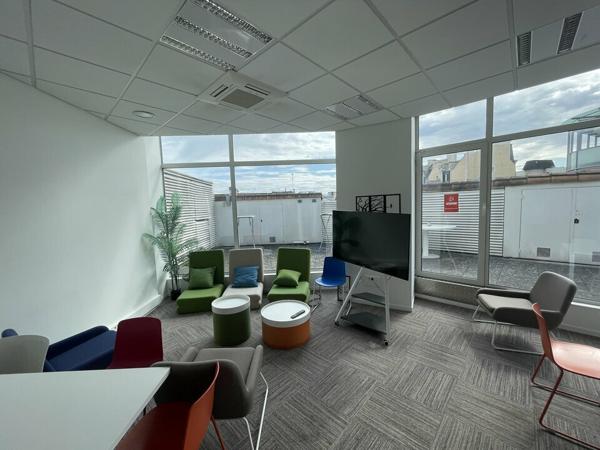 A LOUER POITIERS PROCHE DES CORDELIERS TRES LUMINEUX BUREAUX 80m² AVEC TERRASSE PRIVATIVE