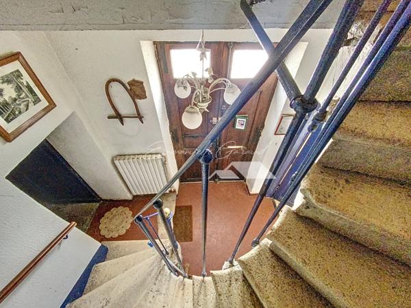 Creissels (12100) Maison de ville à rénover à Creissels // garage //