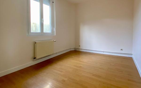 Maison à louer    3 pièces •  Beauchamps