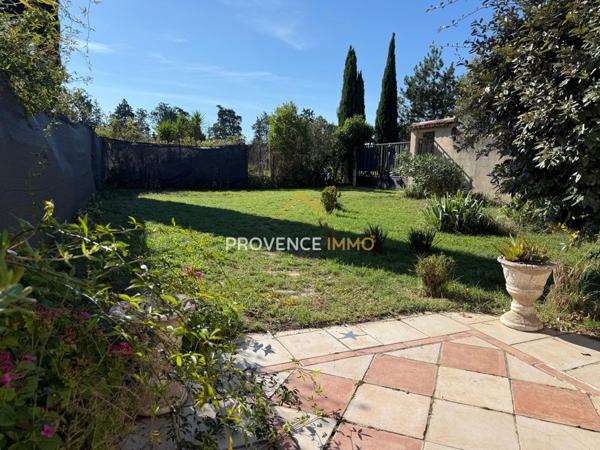 Sénas (13560) À vendre – Authentique mas provençal en pierre avec dépendances – 336 m² habitables sur 14 500 m² de terrain –