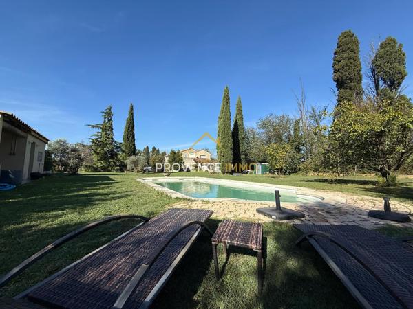 Sénas (13560) À vendre – Authentique mas provençal en pierre avec dépendances – 336 m² habitables sur 14 500 m² de terrain –