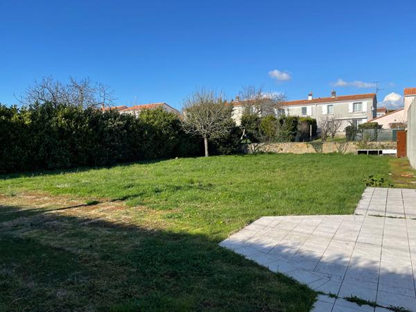 Rochefort Terrain constructible de plus de 570 m² hors lotissement