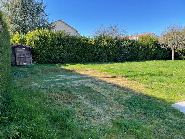 Rochefort Terrain constructible de plus de 570 m² hors lotissement