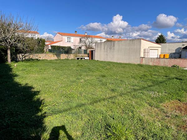 Rochefort Terrain constructible de plus de 570 m² hors lotissement