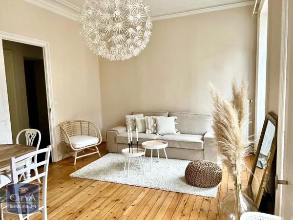 Appartement à louer 3 pièces 76.81m² Laval (53000)