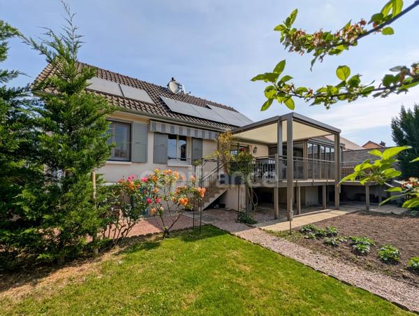 Chalon-Sur-Saône (71) Maison à vendre de 149,60 m² 6 pièces terrain de 568 m² panneaux Photovoltaïques-climatisation
