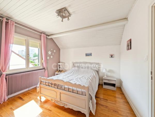 Chalon-Sur-Saône (71) Maison à vendre de 149,60 m² 6 pièces terrain de 568 m² panneaux Photovoltaïques-climatisation