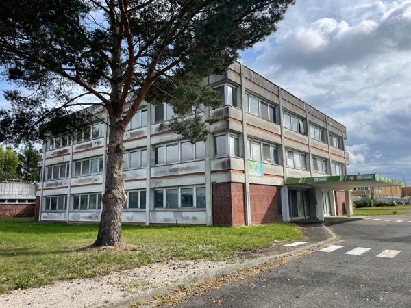 A LOUER - BUREAUX 2.307 M2 DIVISIBLES - SAINT-QUENTIN: