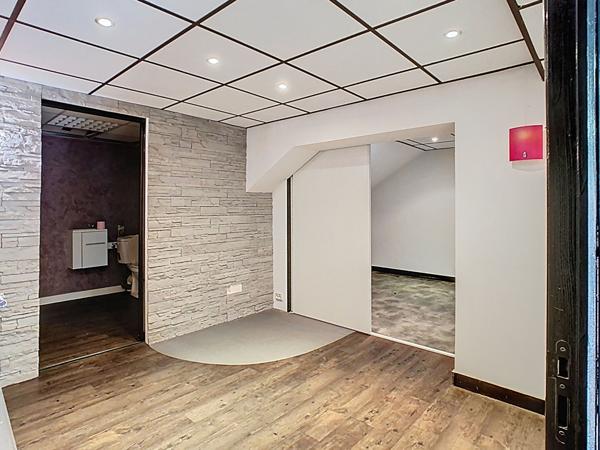 Local commercial Cholet 9 pièce(s) 150 m2