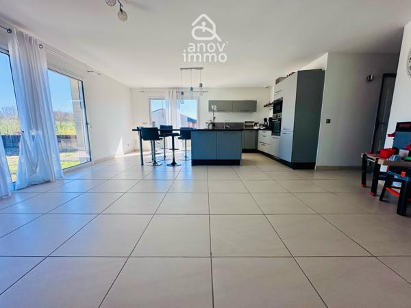 Maison
                                                                                                                                                                                                                                                                                                                        5 pièce(s)                                                                                                                                                                                                          3 chambre(s)                                                                                                                                                                                                          121.75  m²