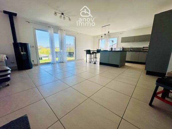 Maison
                                                                                                                                                                                                                                                                                                                        5 pièce(s)                                                                                                                                                                                                          3 chambre(s)                                                                                                                                                                                                          121.75  m²