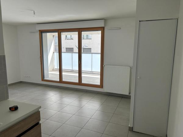 Studio 27m2 avec Terrasse en plein coeur de Lyon 8eme