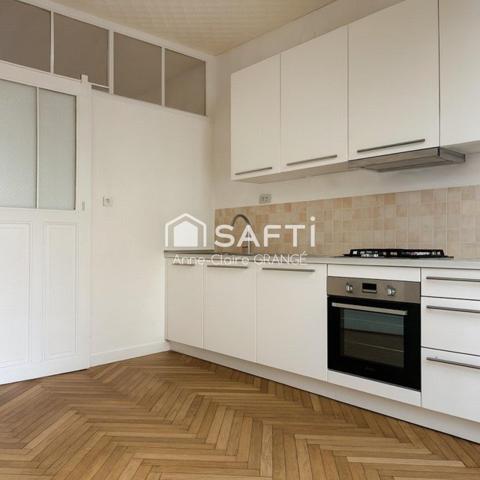 Maison de ville avec cave et courette ,idéal investisseur ou premier achat