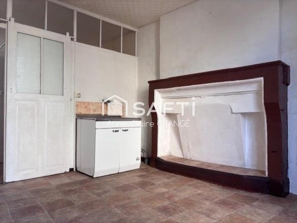 Maison de ville avec cave et courette ,idéal investisseur ou premier achat