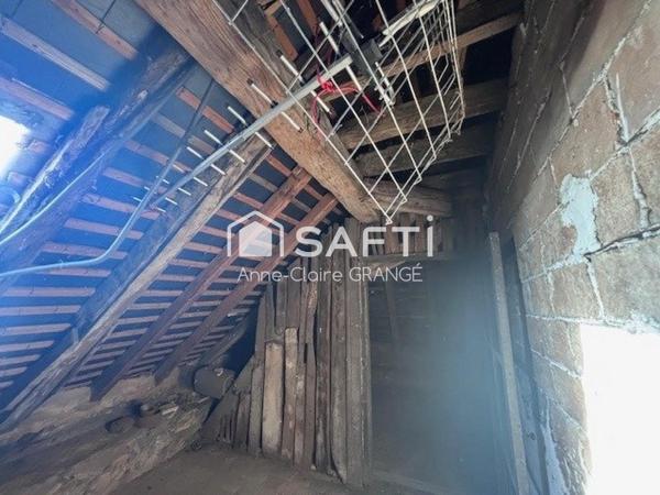 Maison de ville avec cave et courette ,idéal investisseur ou premier achat