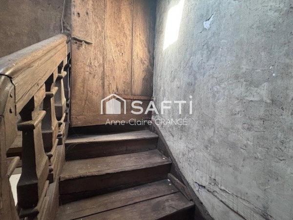 Maison de ville avec cave et courette ,idéal investisseur ou premier achat