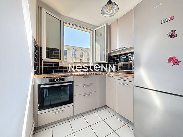 ISSY LES MOULINEAUX - CENTRE VILLE - Appartement 2 pièces de 47,38 m² en étage élevé avec ascenseur en très bon état général