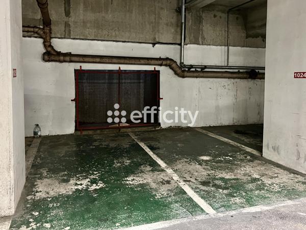 Parking
        
        - 12 m² Exclusivité