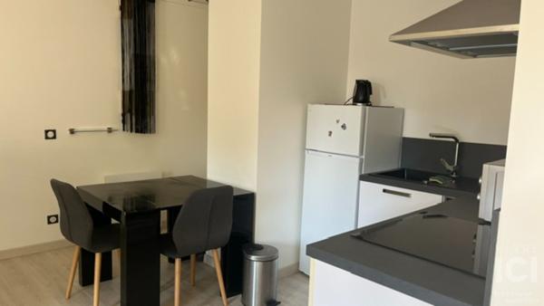 T1 bis meublé de standing avec balcon - Nantes Clemenceau - 33M²