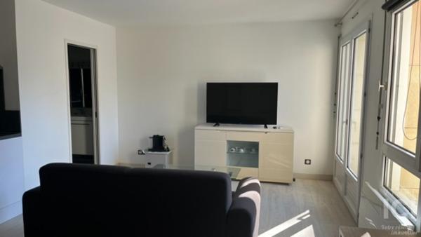 T1 bis meublé de standing avec balcon - Nantes Clemenceau - 33M²