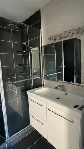 T1 bis meublé de standing avec balcon - Nantes Clemenceau - 33M²