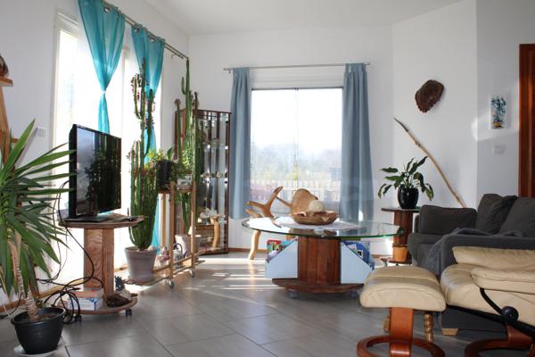 Charmante maison de 106m² à Lantic avec 2 chambres, cuisine équipée et chauffage au sol