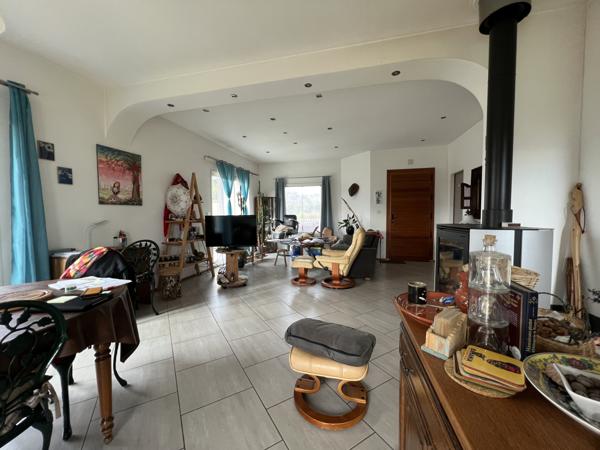 Charmante maison de 106m² à Lantic avec 2 chambres, cuisine équipée et chauffage au sol