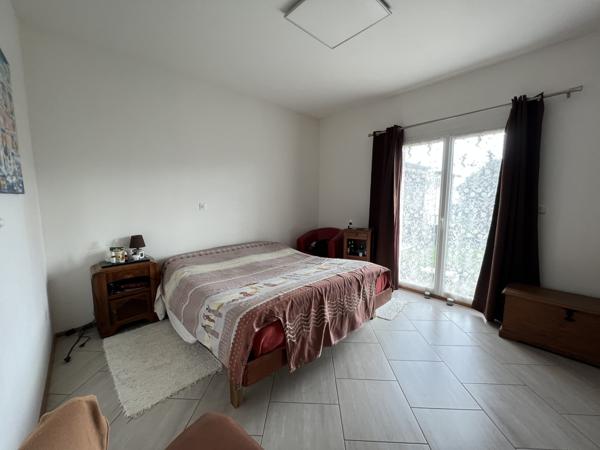 Charmante maison de 106m² à Lantic avec 2 chambres, cuisine équipée et chauffage au sol