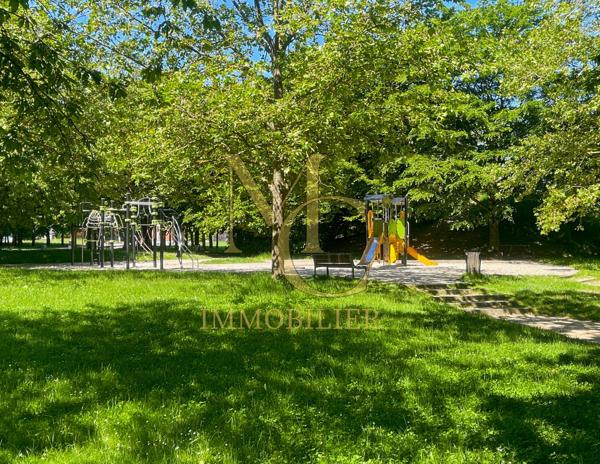 DUPLEX - DERNIER ETAGE - PROXIMITE GARE ET CENTRE-VILLE - FORET