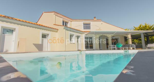 Vente
                Maison d'architecte251 m² - 12 Pièces -
                    BRETIGNOLLES SUR MER (85470)